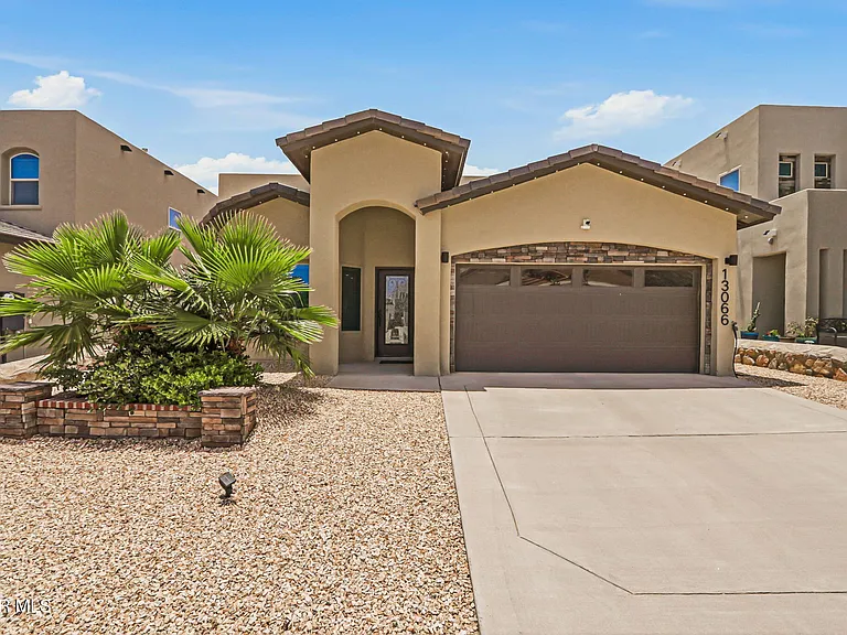 13066 Grantham Ln — Photo 2