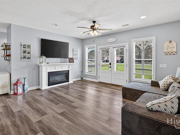 4th image of 125 Robin Road