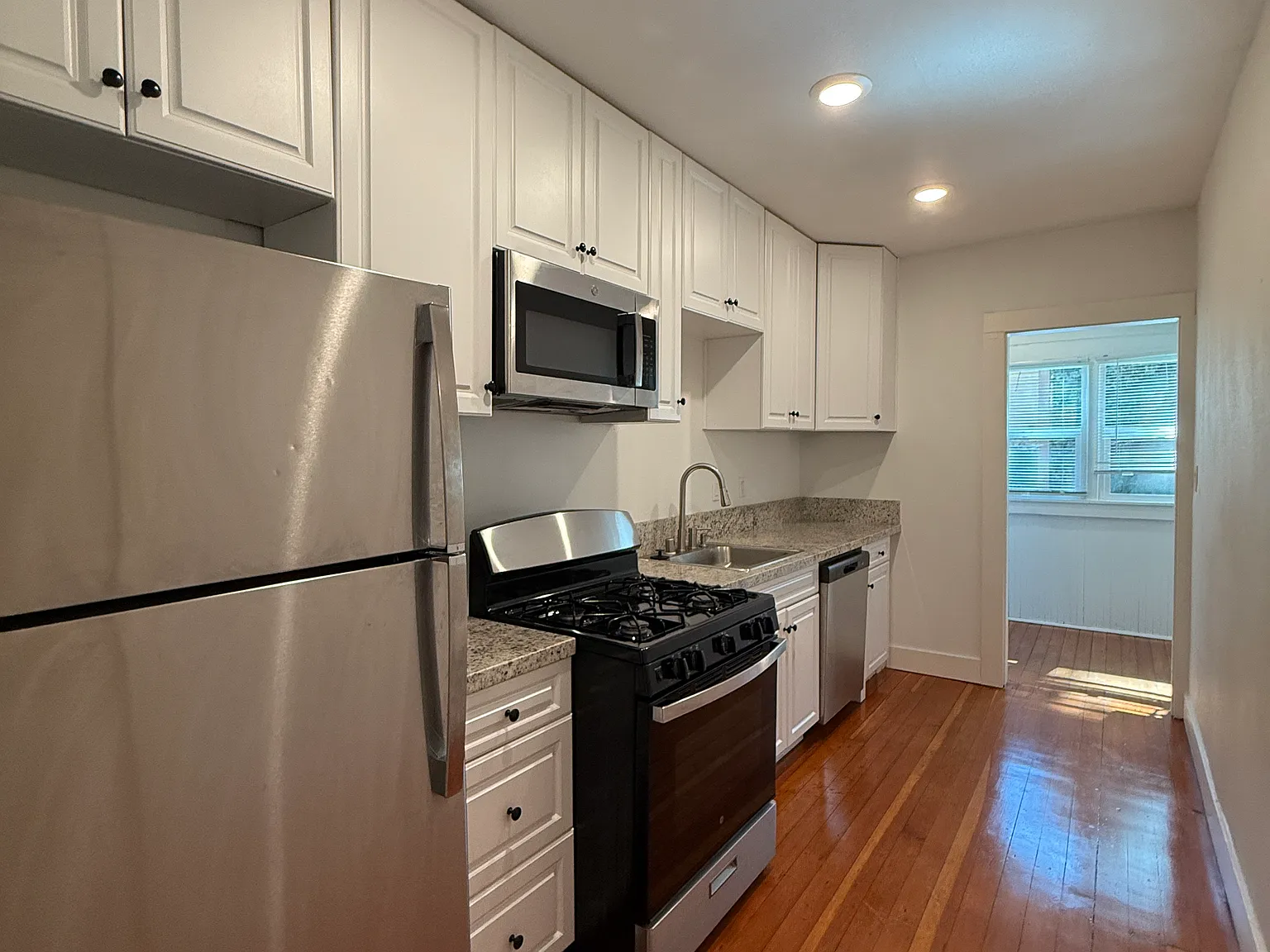 1 bed, 800 sqft, $1,895 — Photo 4