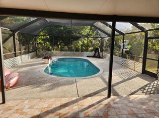 113 SW 4th St #B, Hallandale, FL 33009