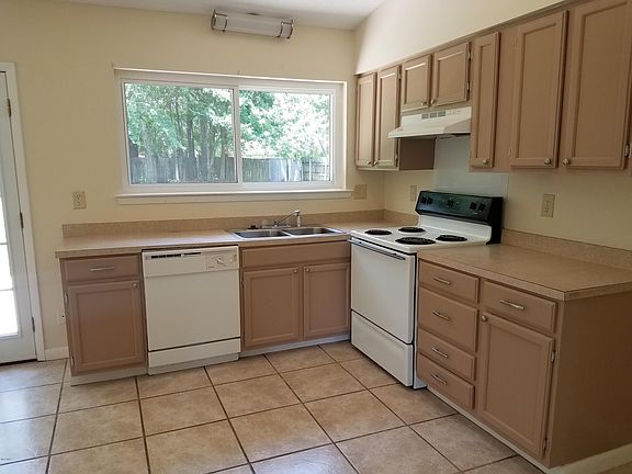 3rd image of 2707 Catherine Dr