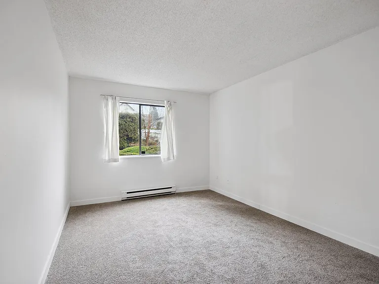 215 10th St #203 — Photo 13