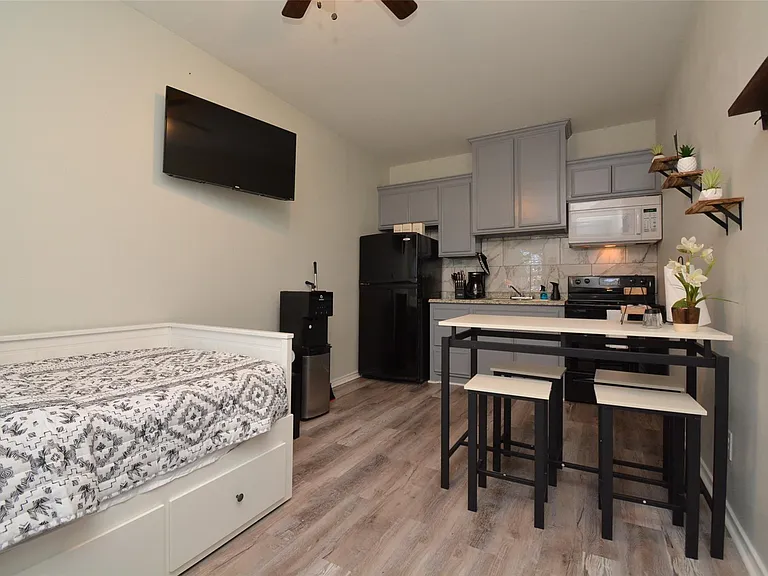 7124 Avenue F #3 — Photo 4