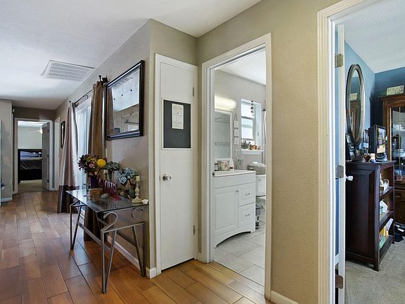 4th image of 2256 Newbury Cir