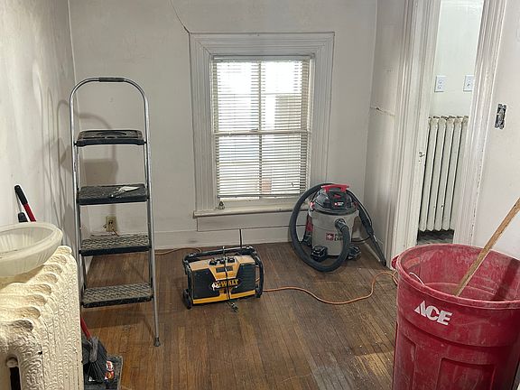 4th image of 635 Lincoln Ave