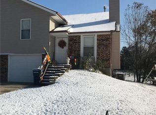 1405 La Chateau Dr, Liberty, MO 64068