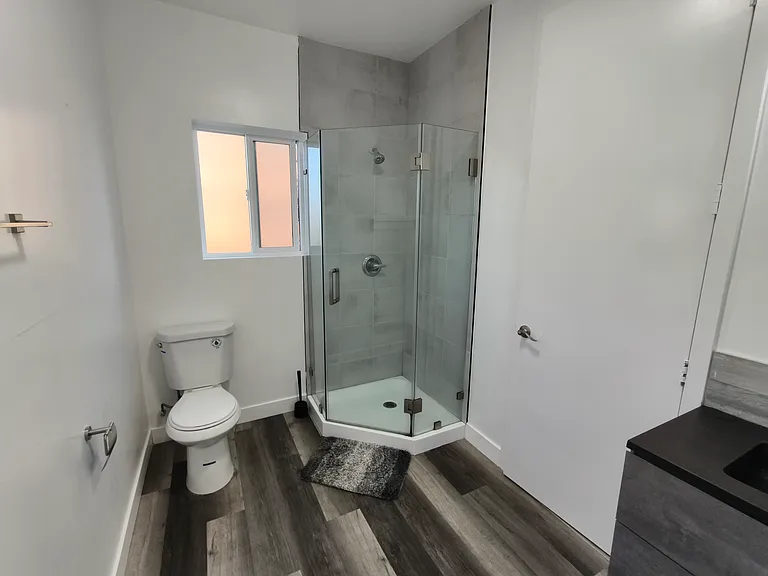 1280 W 37th Pl #B2B3 — Photo 30