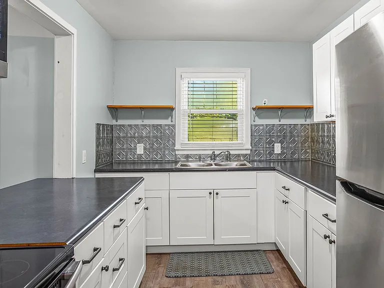 5038 Pinewood Dr — Photo 3