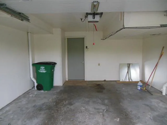 605 NE English Manor Dr #A — Photo 16