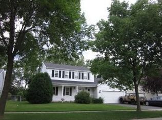1349 Loch Lomond Dr, Crystal Lake, IL 60014