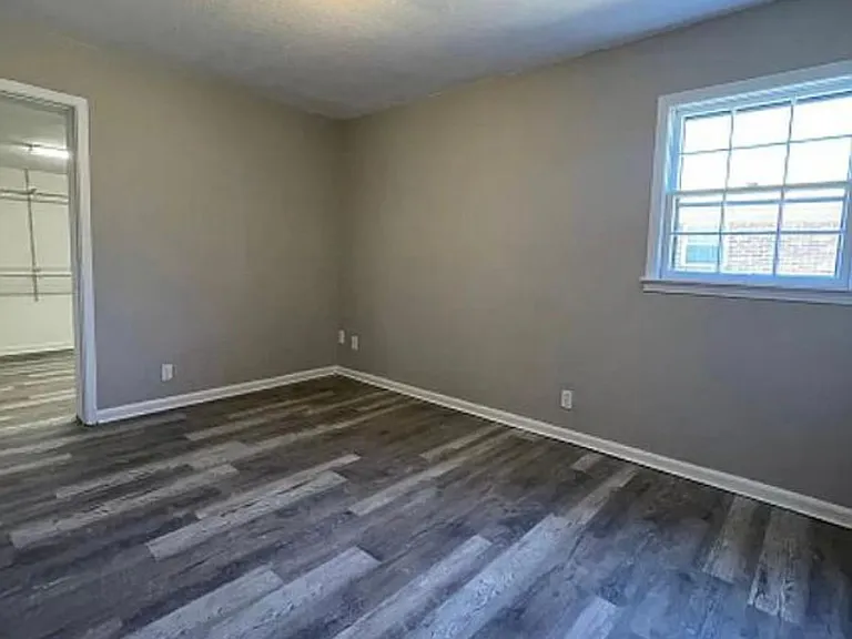 239 Marian Dr — Photo 4