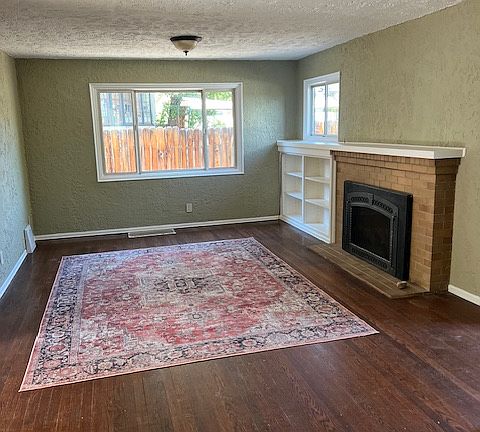 Living room with gas fireplace