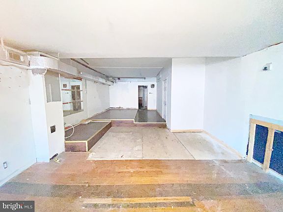 5th image of 1047 Hillen St