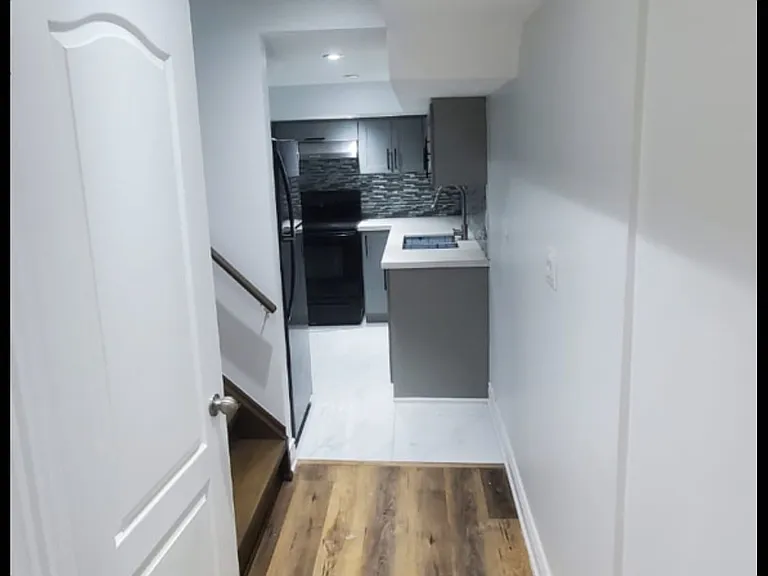 48 Lloydminster Ave #BASEMENT — Photo 3