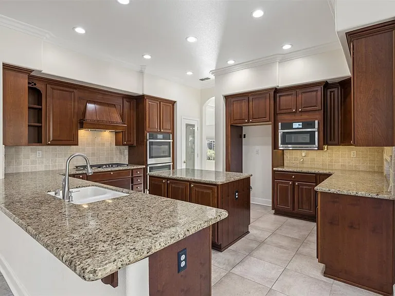 2100 Lamego Way — Photo 8
