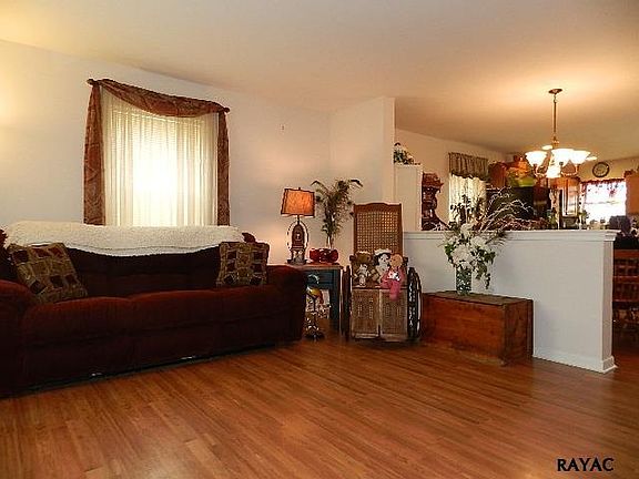 3rd image of 605 Butterfly Cir