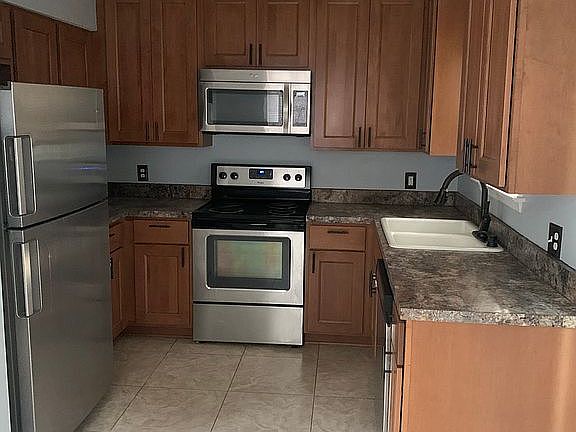 5th image of 2805 Ocean Dr APT A