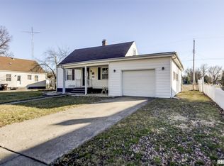 55 Illini Dr, Taylorville, IL 62568