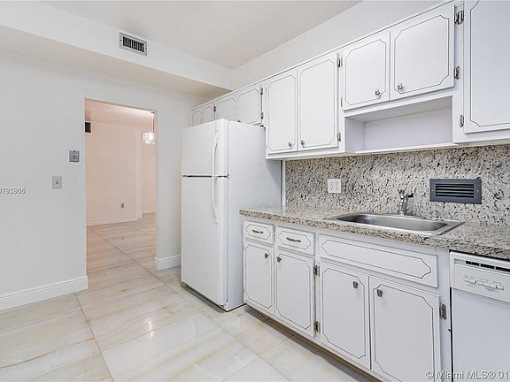 5th image of 10185 Collins Ave APT 1512