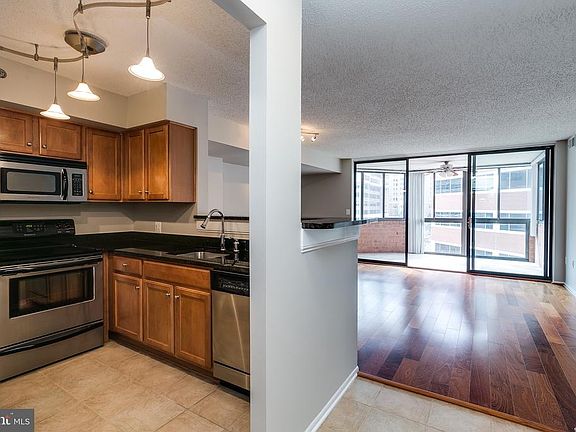 3rd image of 1001 N Vermont St APT 509