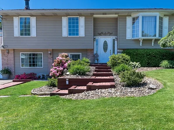 1701 20th Ave, Beaver Falls, PA 15010