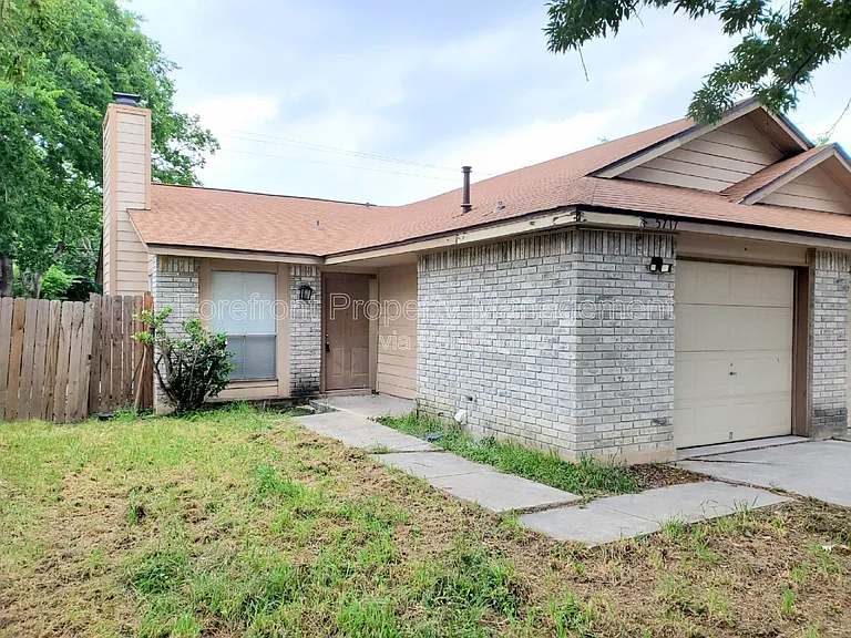 5717 Lochmoor — Photo 3