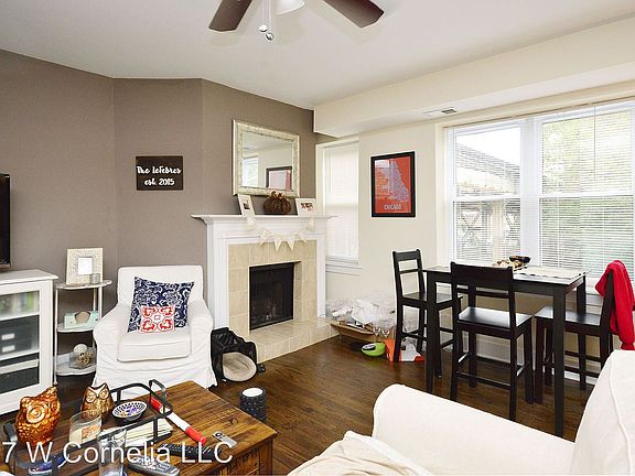 3rd image of 937 W Cornelia Ave APT 203