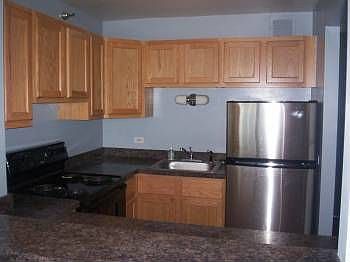 4th image of 3660 N Lake Shore Dr #P-235