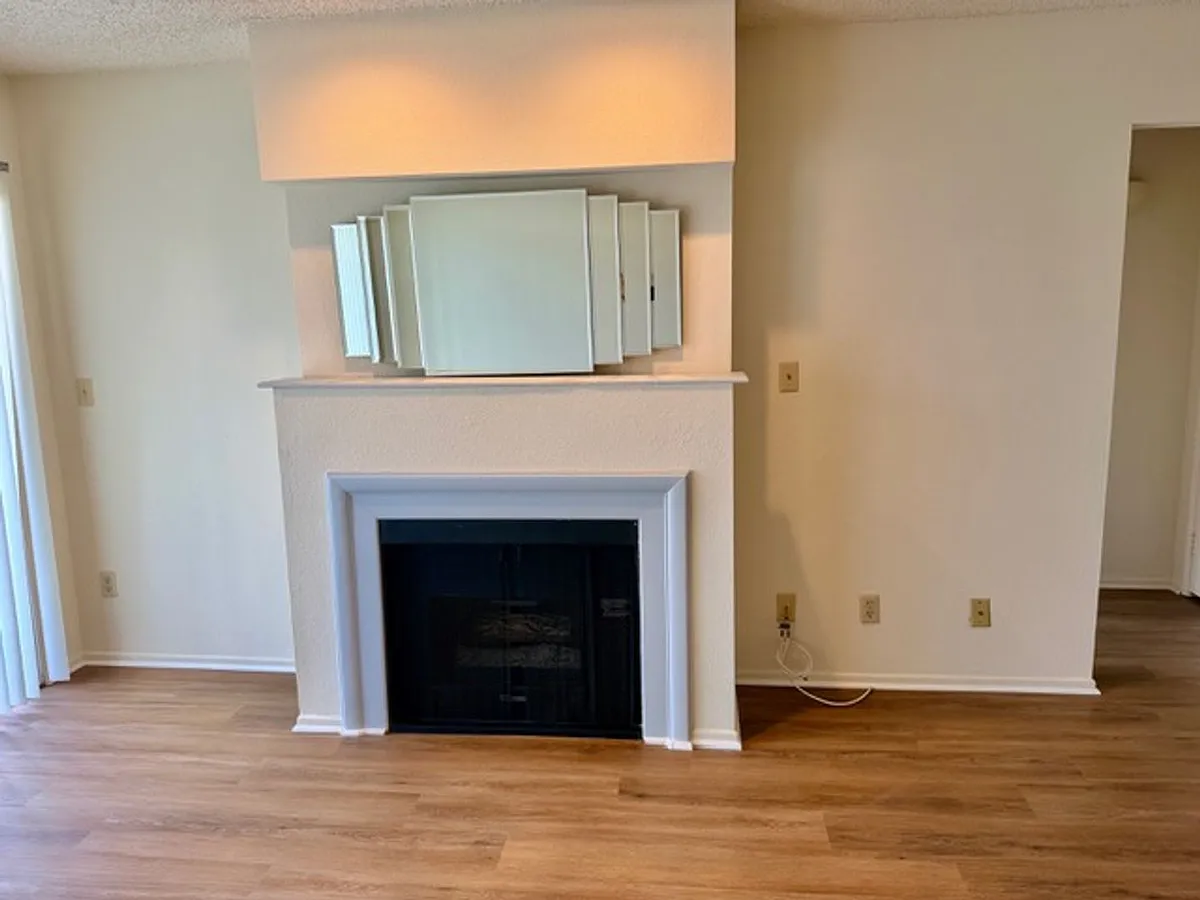 Building Photo - 10750 Palms Blvd