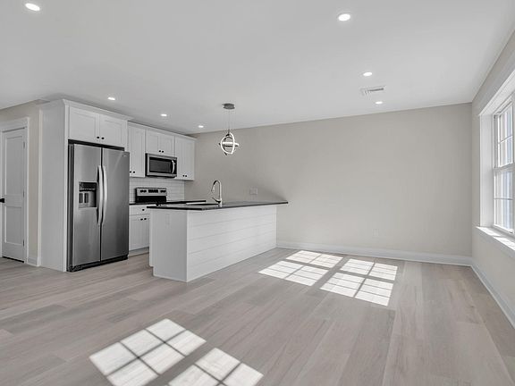 4th image of 518 E Goundry St #3