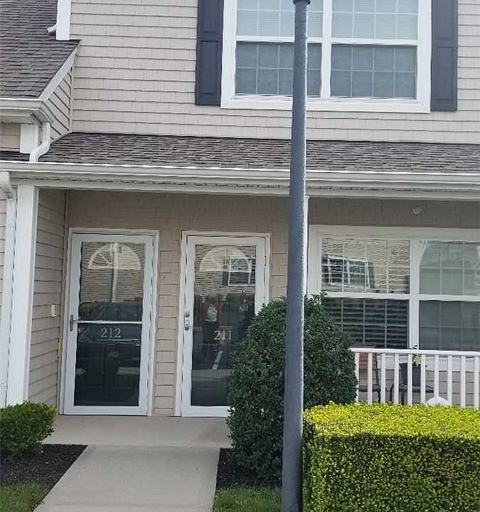 1st image of 212 Willow Ln #2