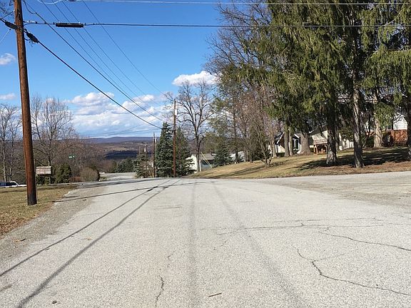 4th image of 1 Crest Hill Dr