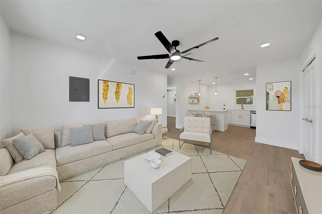 2 bed, 1.0 bath, 735 sqft, $2,100 — Photo 2