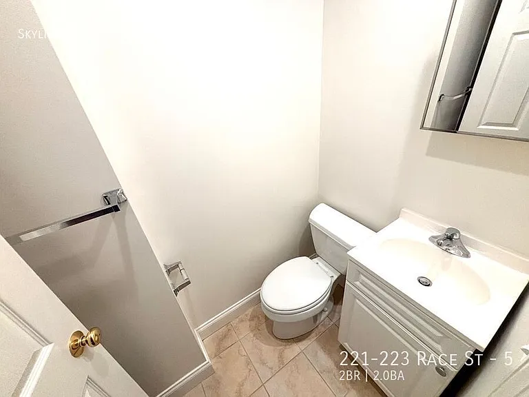 221-223 Race St #5 — Photo 9