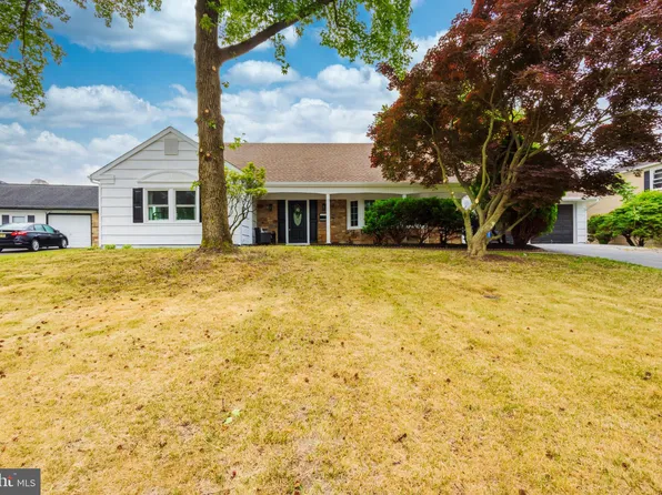 15 Tempest Ln, Willingboro, NJ 08046