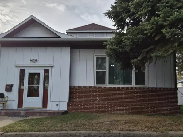 311 4th Ave W, Dickinson, ND 58601