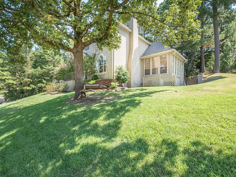 15 Lorian Dr — Photo 2