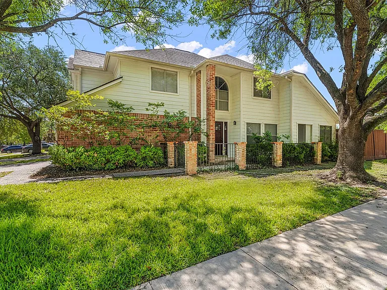11831 Meadowchase Dr — Photo 32