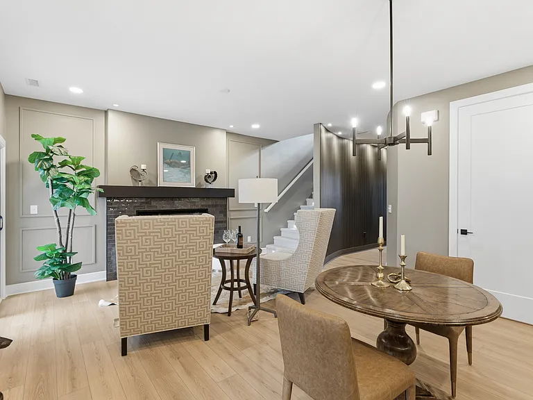 2138 E Beaumont St — Photo 11