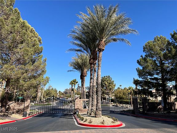 4th image of 11009 Royal Highlands St