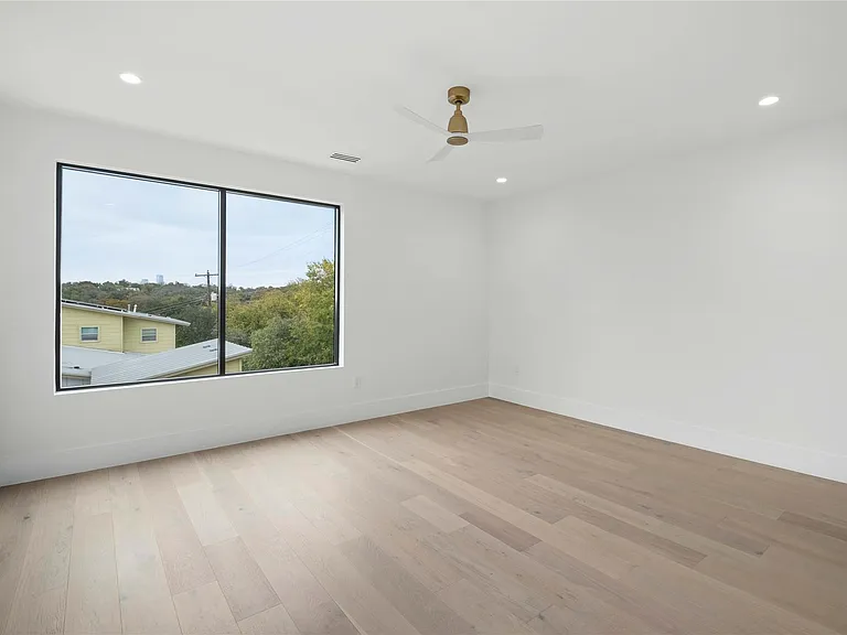 2401 Oakhaven Cir — Photo 30
