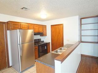 609 Peppertree Ln, Midwest City, OK 73110