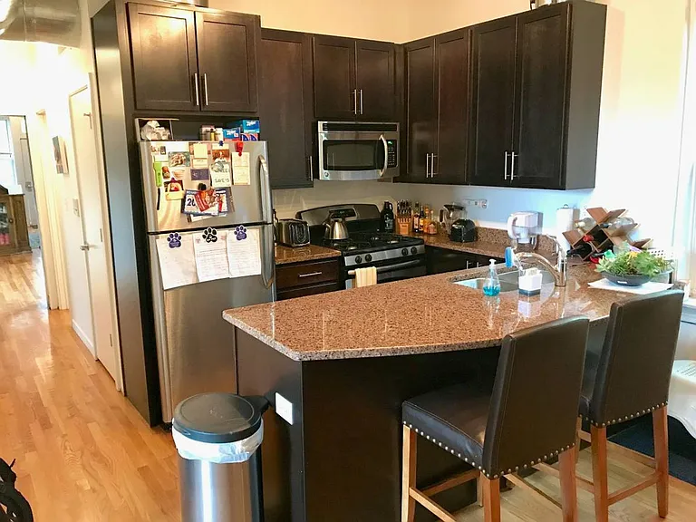 2428 W Walton St #3 — Photo 9