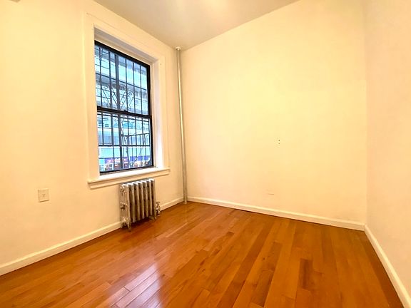 2nd image of 130 Baxter St APT 1