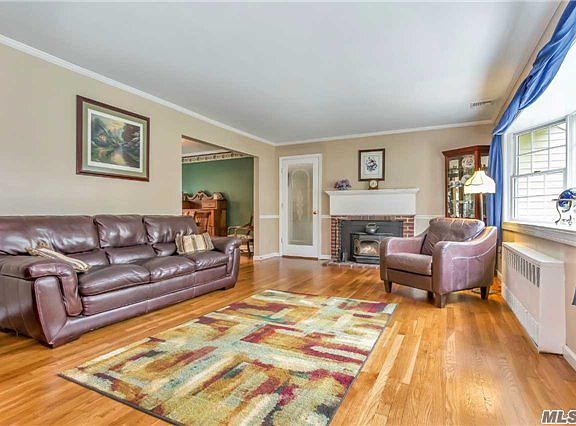 3rd image of 1 Francine Ln