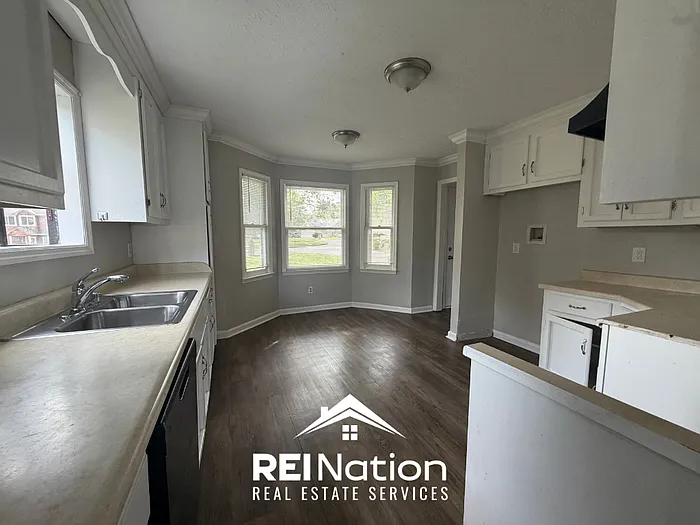 4 bed, 3.5 bath, 2058 sqft, $1,895 — Photo 4