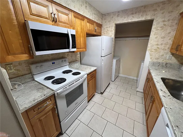 451 Adkins Arch — Photo 4