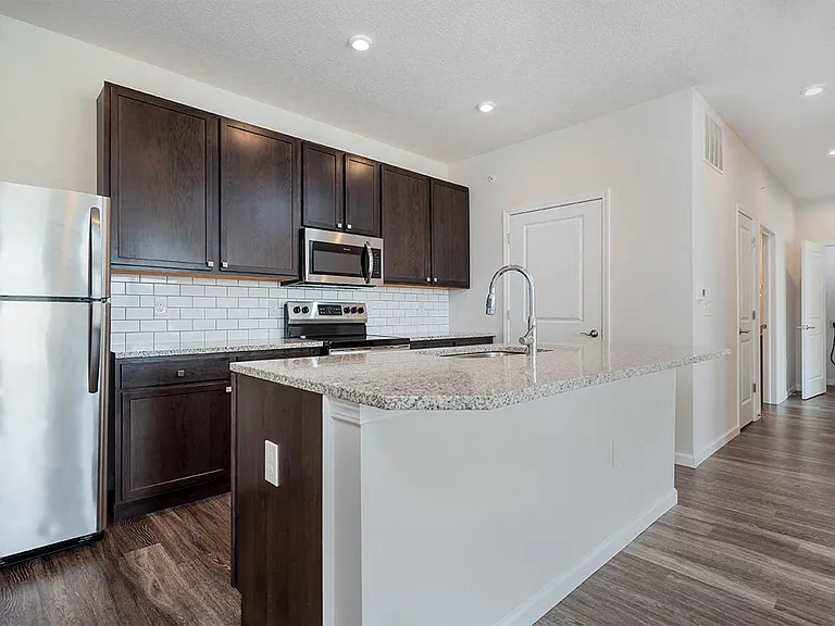 Bentley Apartments — Photo 4
