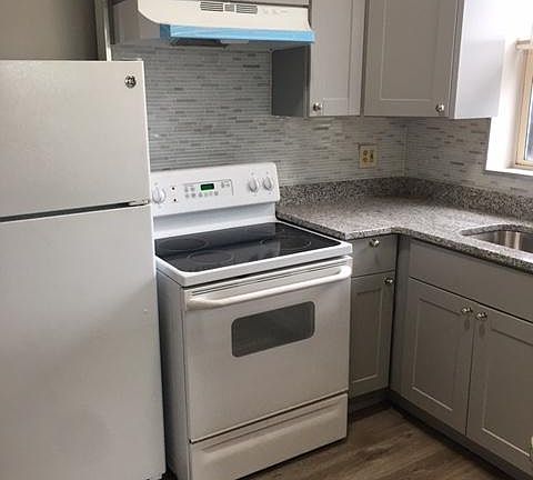 2nd image of 572 Essex St APT 3A