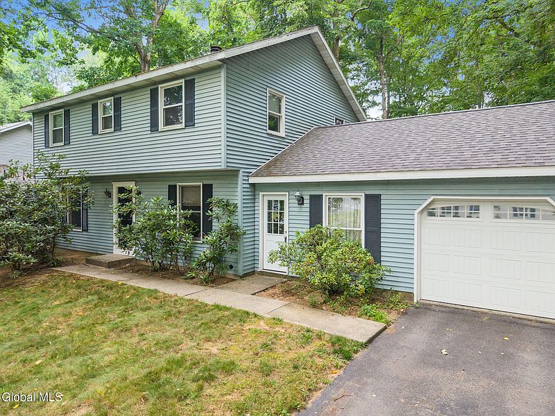 3rd image of 20 Longwood Drive